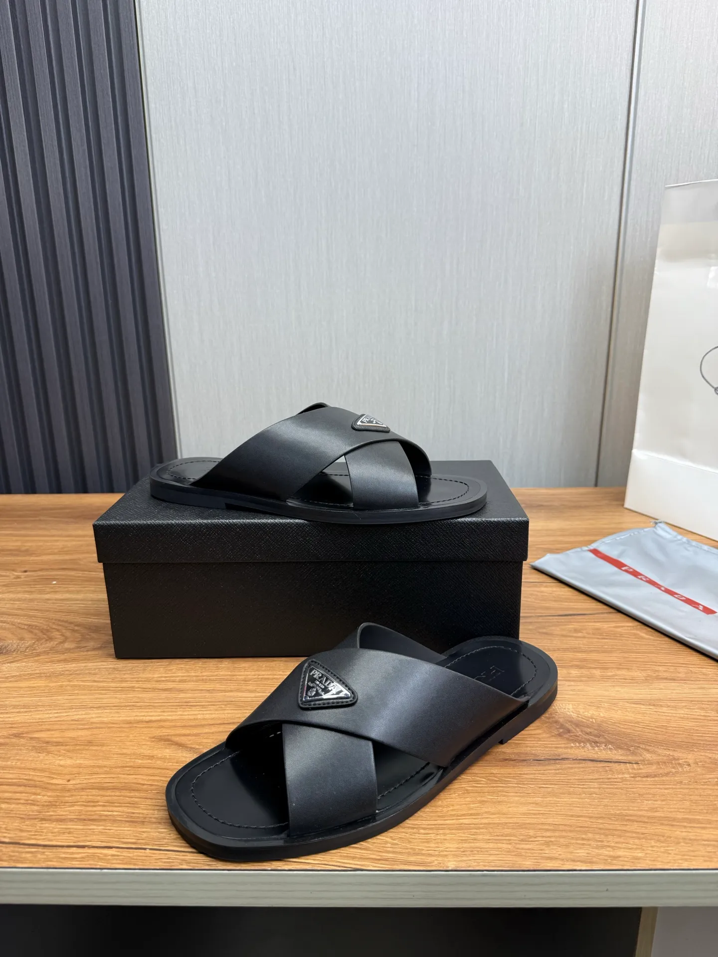 Factory price 340💰 ＰＲＡＤＡPrada - popular men's slippers hot sale 🔥 🩴Official website one to one production 38-45 sizes 45 46 🉑️Customized!